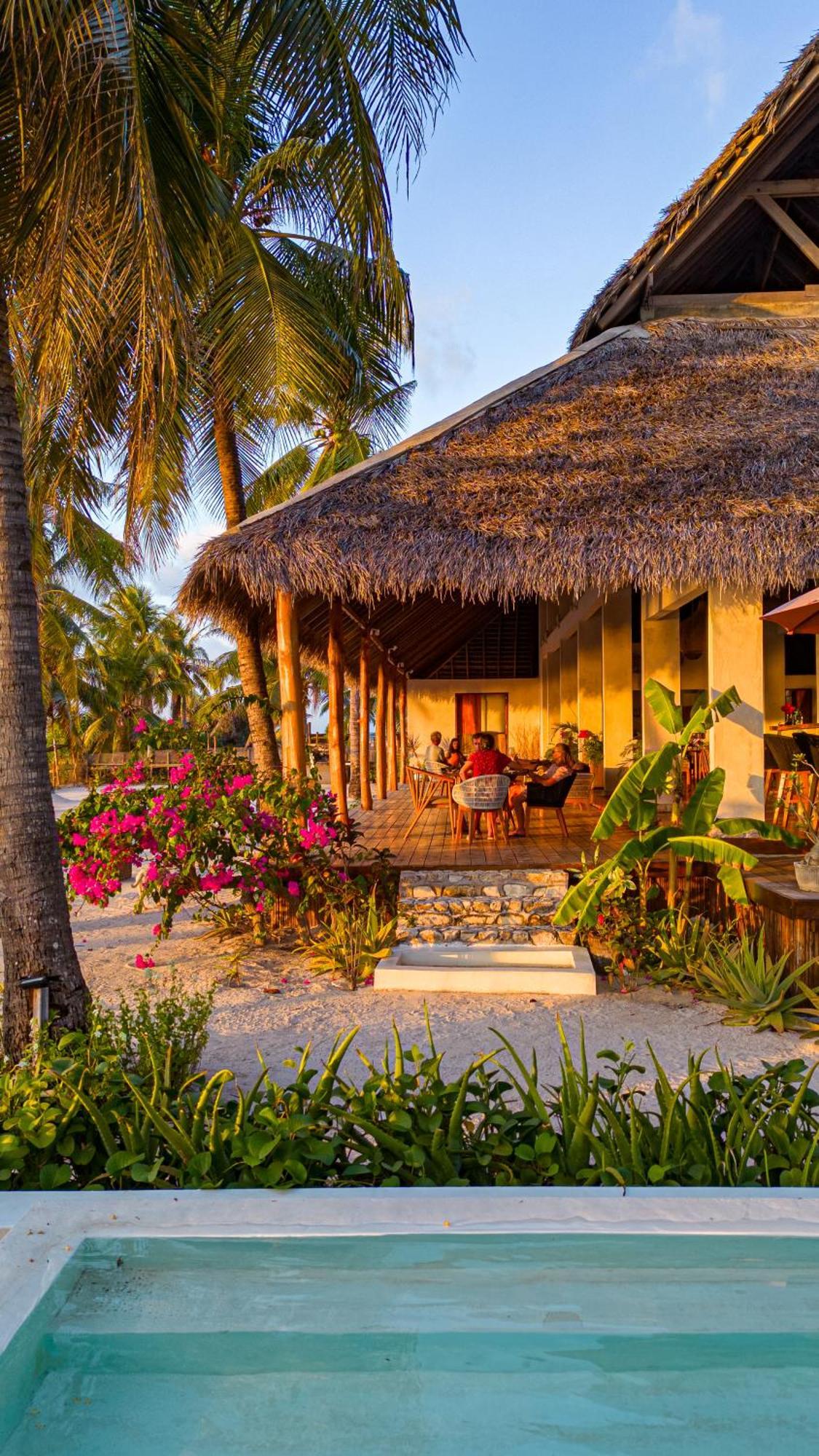 81 Palms Resort Nembrala Esterno foto